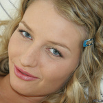 Nikol in 'Rubbin Hood'