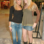 Carli in 'Browsing For Pussy'