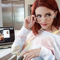 Lola Fae in 'Buffer Her Muff'