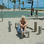 Marilyn in 'Coppertone Bone'