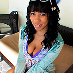 Momoko in 'O Momoko'