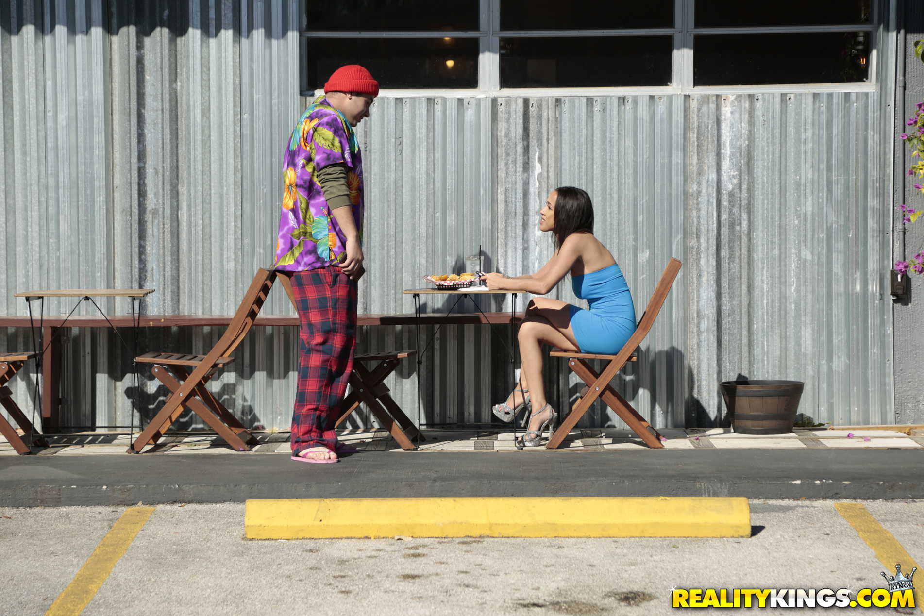 Pranking A Gold Digger