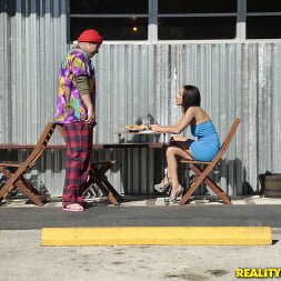 Pranking A Gold Digger