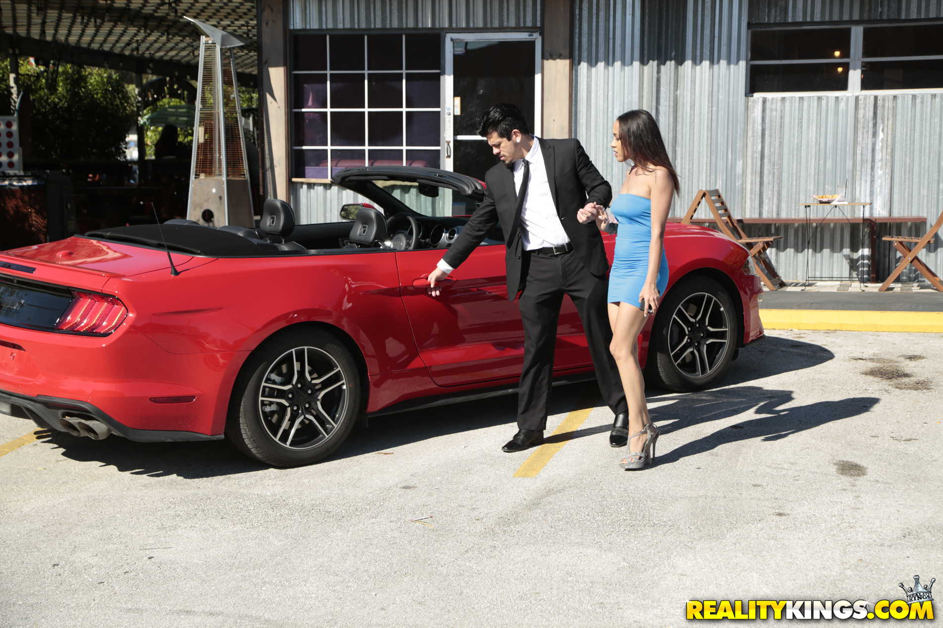 Pranking A Gold Digger