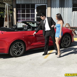Pranking A Gold Digger